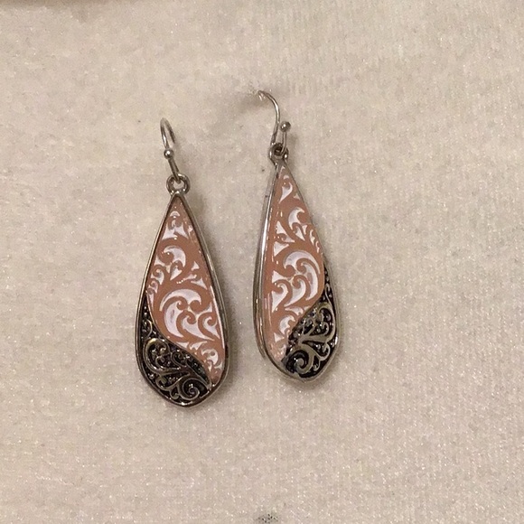 Jewelry - NWT: Silvertone Teardrop Earrings